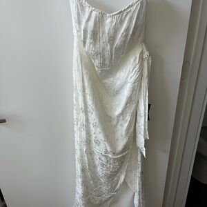 Lulu's Strapless White Floral Dress